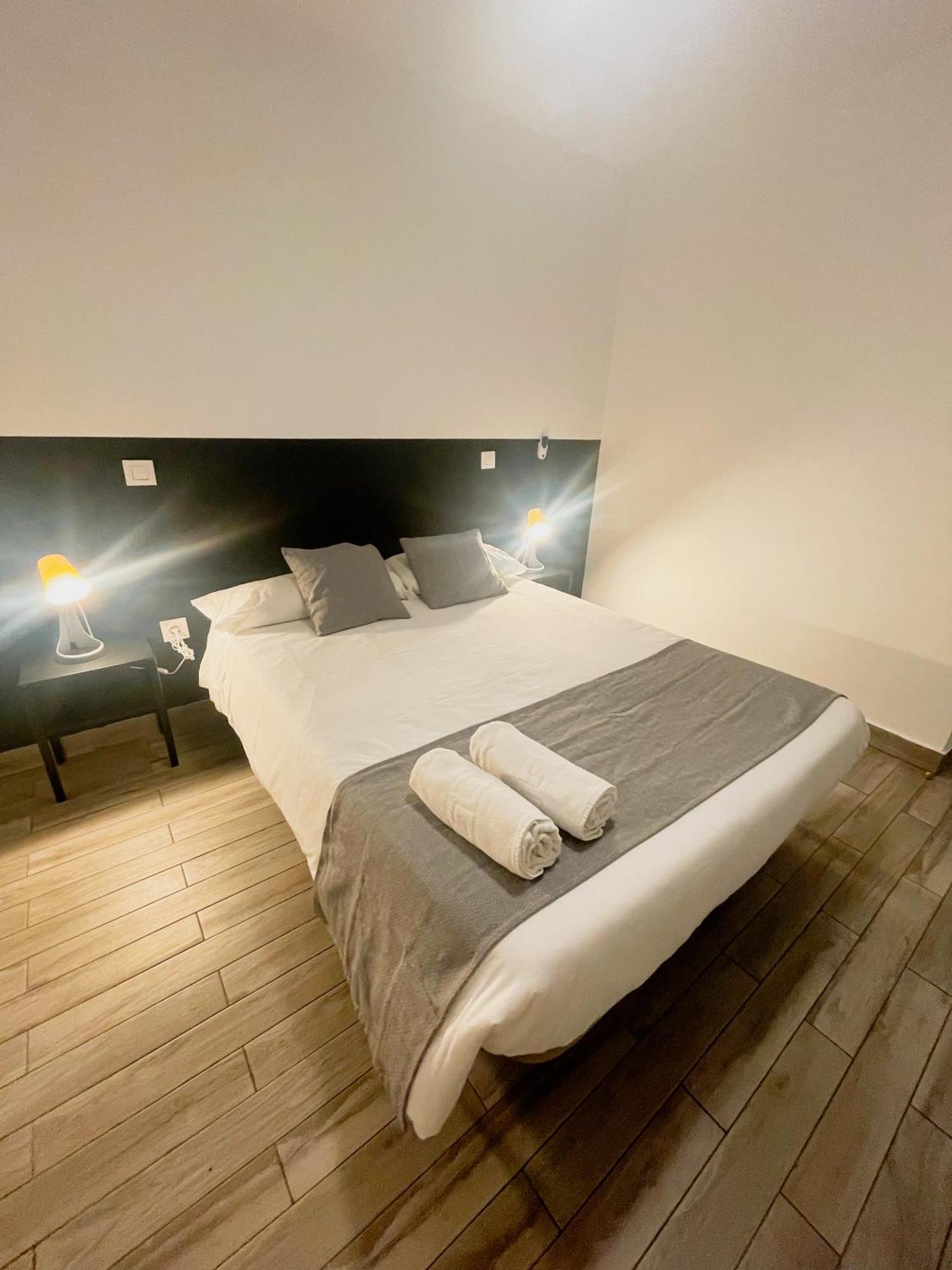 Arce Habitaciones Madrid Buitenkant foto
